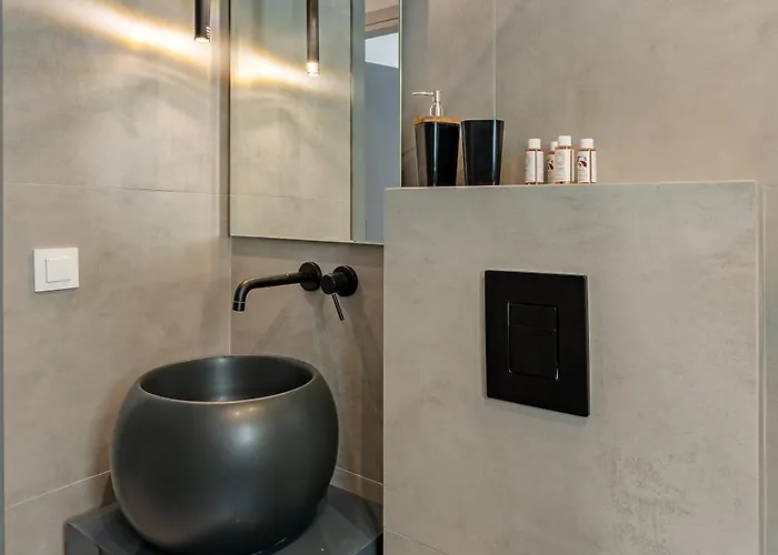 Brand New Flat Near De Bosset Bridge, *