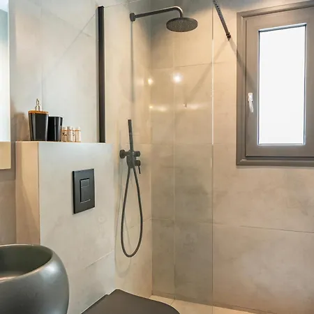 Brand New Flat Near De Bosset Bridge, アルゴストリオン